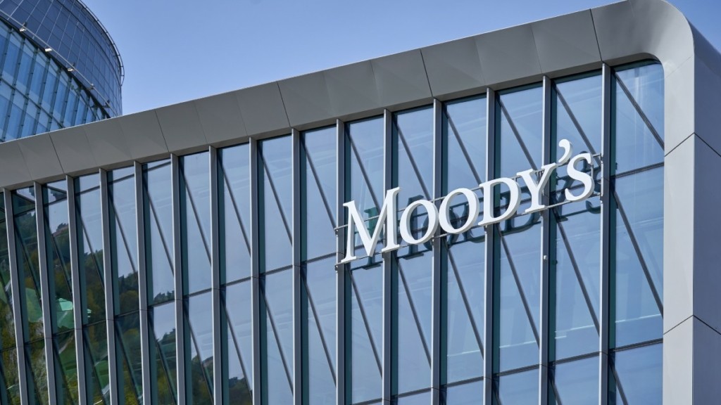 Ο οίκος αξιολόγησης Moody’s υποβαθμίζει το αξιόχρεο της Γαλλίας