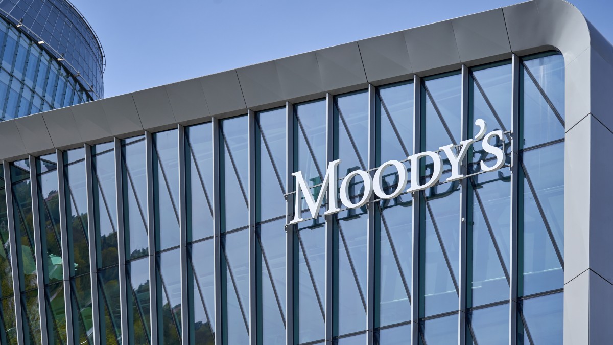Ο οίκος αξιολόγησης Moody’s υποβαθμίζει το αξιόχρεο της Γαλλίας