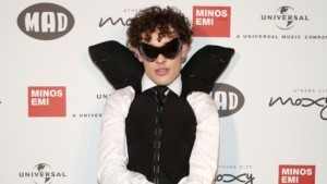 Nemo: Eπέστρεψε σπασμένο το τρόπαιο της Eurovision – Τι απαντά η EBU