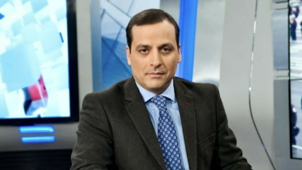Ο Νίκος Παναγιωτόπουλος στο τιμόνι του κεντρικού δελτίου του Kontra Channel