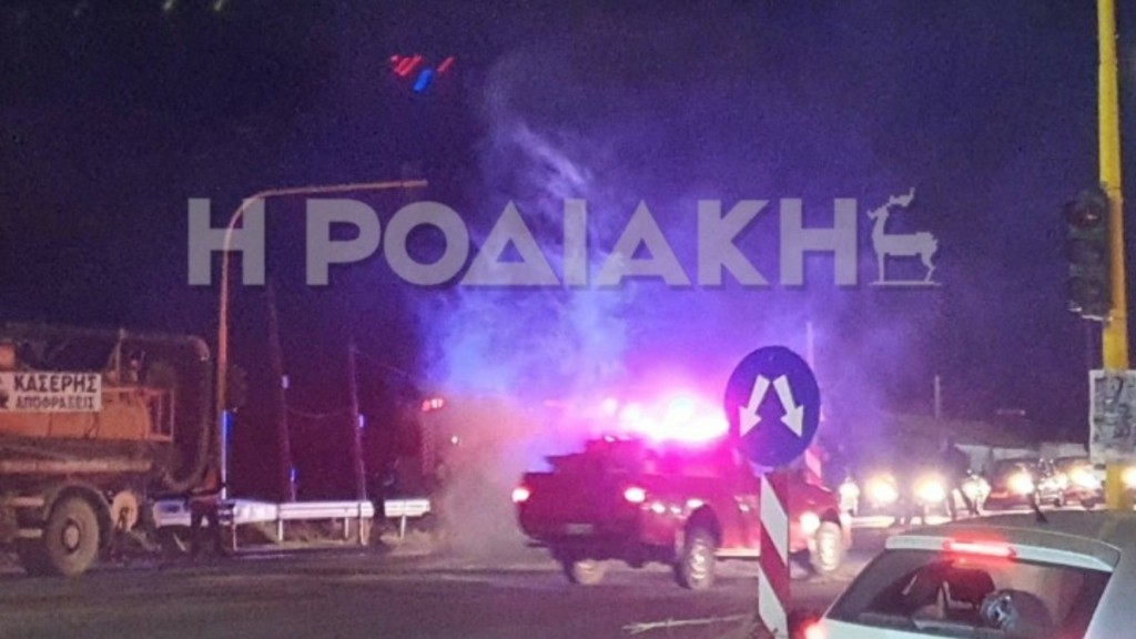Ρόδος: Αυτοκίνητο εν κινήσει τυλίχθηκε στις φλόγες