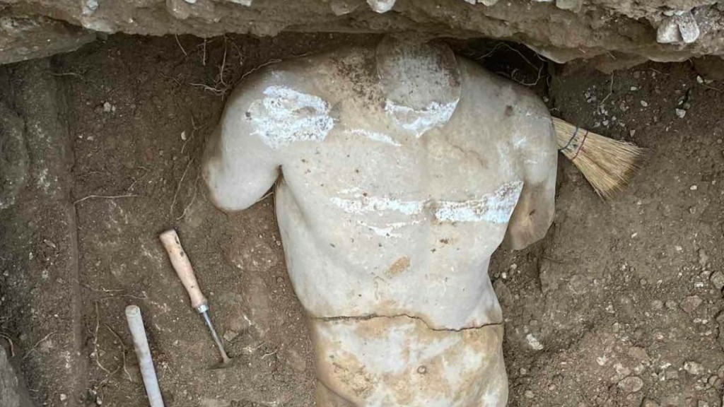 Βρέθηκε άγαλμα σε σκάμμα του φυσικού αερίου κοντά στο Ηρώδειο