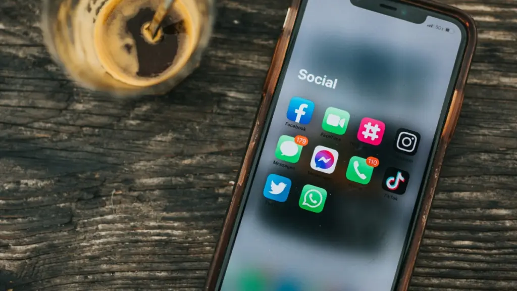 Δανία: Απαγόρευσε την πρόσβαση στα social media σε νέους κάτω των 15 ετών