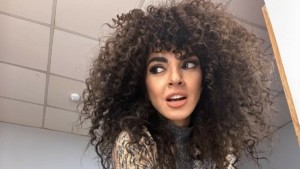 Μαρία Σολωμού: «Όταν είμαι σπίτι, μιλάω πολύ μόνη μου – Το κάνω από παιδί» (Βίντεο)