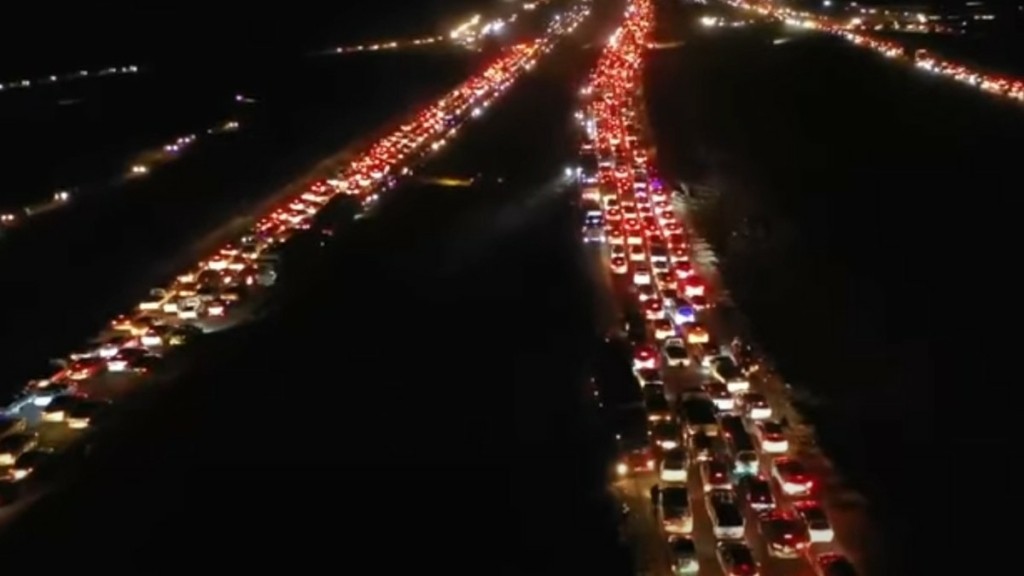 Συρία: Χιλιάδες πρόσφυγες επιστρέφουν στην Δαμασκό – Συγκλονιστικό βίντεο από drone
