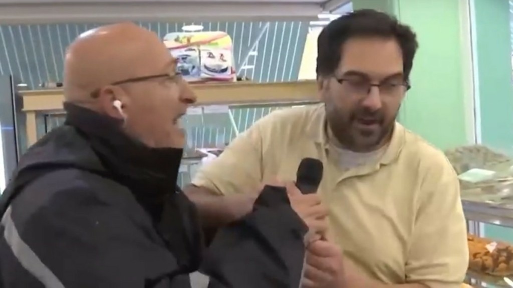 Γιώργος Τσελίκας: “Τσακώθηκε” με ζαχαροπλάστη που του άρπαξε το μικρόφωνο