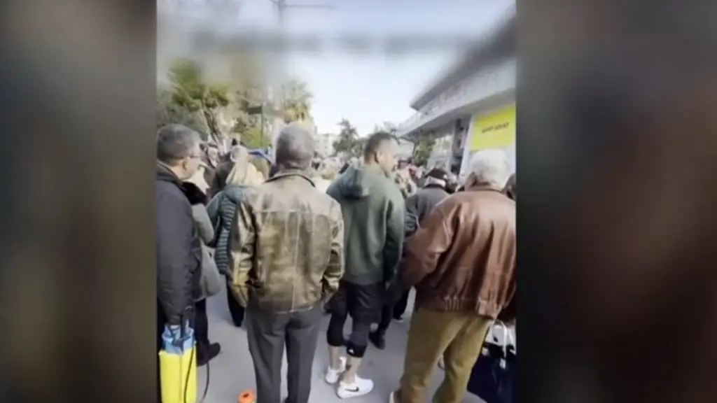 Χαλάνδρι: Πάρκαρε το αυτοκίνητο του στη μέση του δρόμου και παραλίγο να τον λιντσάρουν (vid)