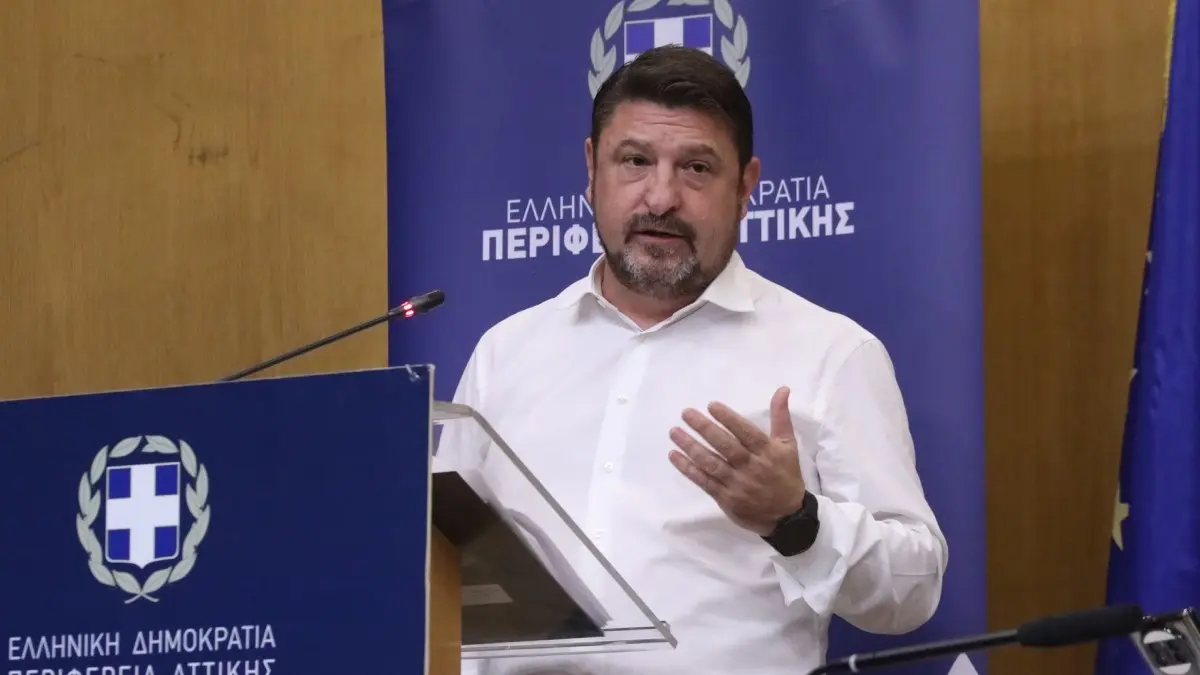Χαρδαλιάς: «Παραδίδουμε στους Δήμους της Αττικής 65 υπερσύγχρονα ηλεκτρικά απορριμματοφόρα»