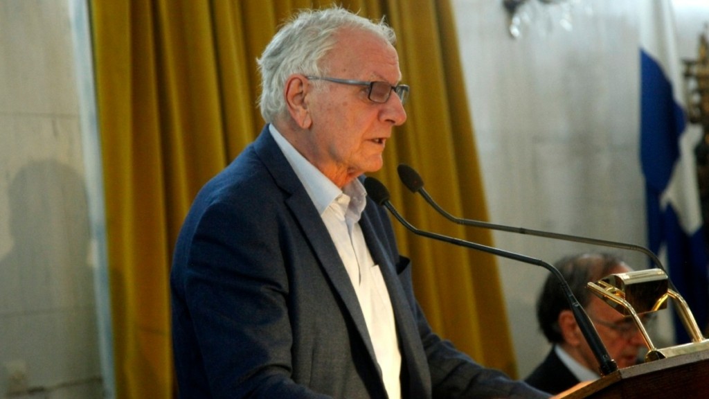 Κώστας Χαρδαβέλλας: Η σπάνια φωτογραφία από την παιδική του ηλικία