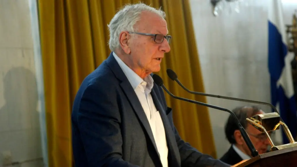 Κώστας Χαρδαβέλλας: Η σπάνια φωτογραφία από την παιδική του ηλικία