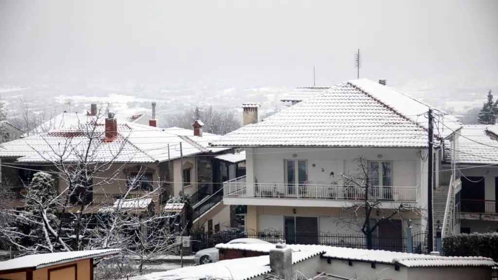 Θεσσαλονίκη: Στα “λευκά” Λαγκαδάς και Χορτιάτης – Με αντιολισθητικές αλυσίδες η κυκλοφορία σε Λαχανά, Βερτίσκο και Σοχό