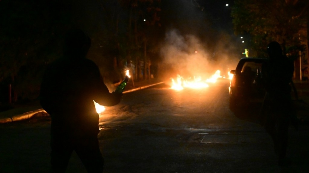 Επέτειος δολοφονίας Γρηγορόπουλου: «Πεδίο μάχης» τα Εξάρχεια μετά το τέλος της πορείας