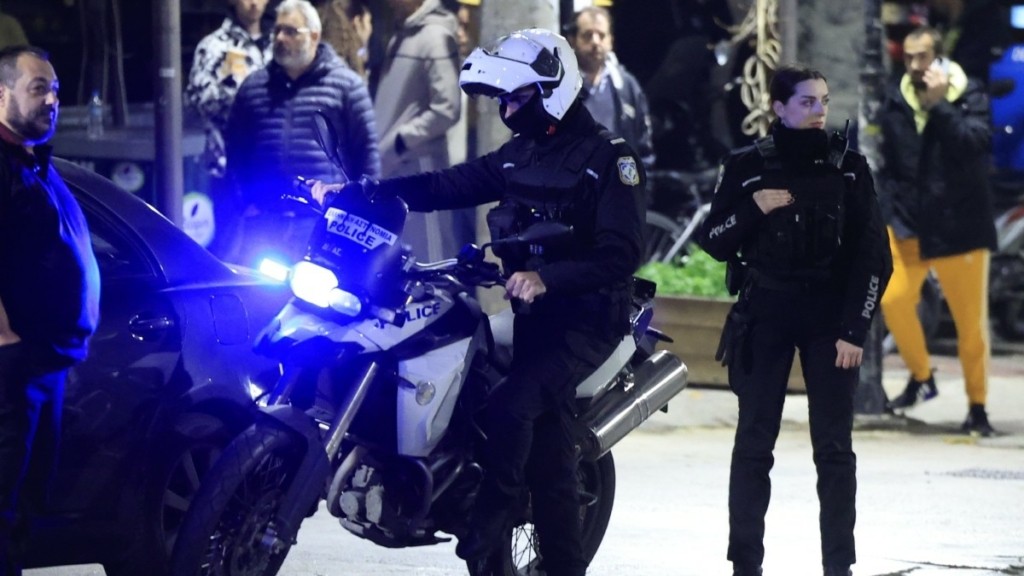 Παλαιό Φάληρο: Συγκλονίζει η σύζυγος του  ιδιοκτήτη πρακτορείου που δολοφονήθηκε – «Πριν από λίγο τον κηδέψαμε, τον σφάξανε»