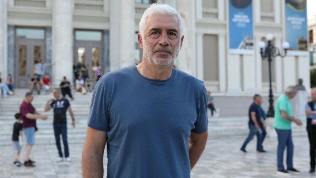 Αντώνης Νικοπολίδης: Οι φωτογραφίες με την γυναίκα του και τα τρία παιδιά τους από το πρωτοχρονιάτικο ρεβεγιόν