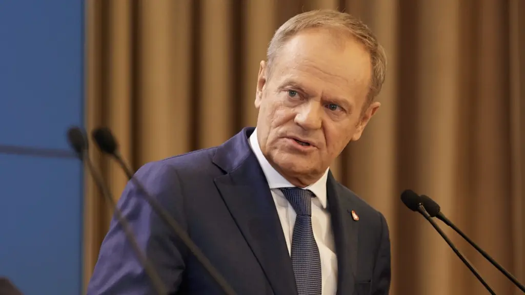 Ντόναλντ Τουσκ: «Πολλά υποσχόμενη η πρόταση Μακρόν για το γαλλικό πυρηνικό οπλοστάσιο»