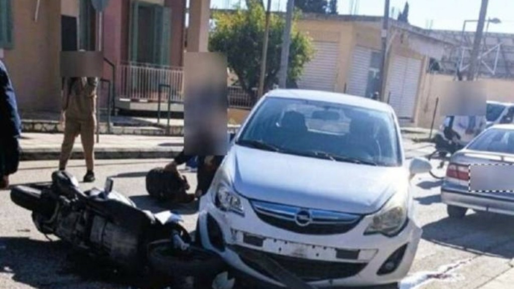 Μεσολόγγι: Αυτοκίνητο συγκρούστηκε με μηχανή – Δύο τραυματίες