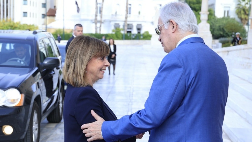 Τασούλας και Σακελλαροπούλου γευμάτισαν μαζί σε εστιατόριο στο κέντρο της Αθήνας