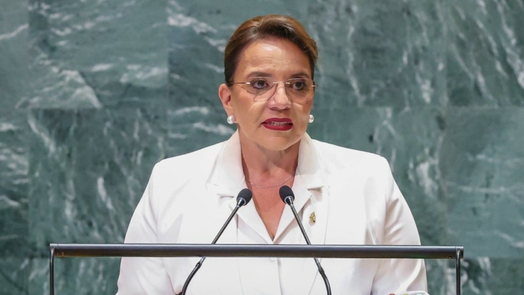 Η Ονδούρα προειδοποιεί ότι θα κλείσει βάσεις των ΗΠΑ αν ο Τραμπ αρχίσει μαζικές απελάσεις