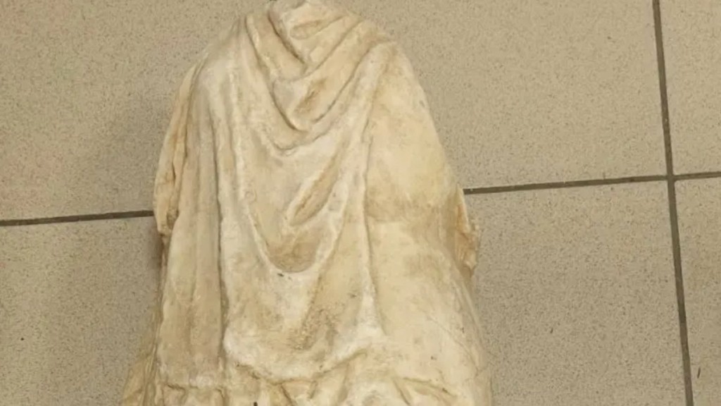 Θεσσαλονίκη: Βρέθηκε άγαλμα της ελληνιστικής εποχής σε κάδο απορριμμάτων