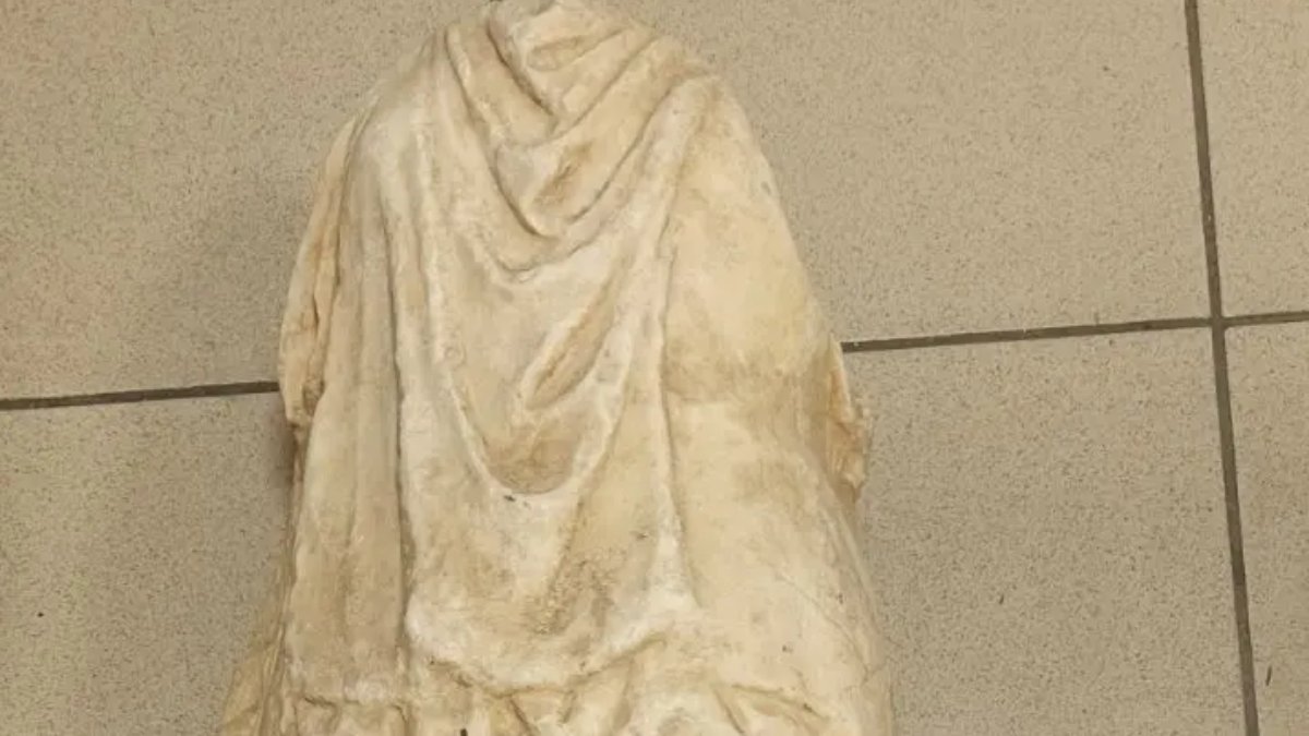 Θεσσαλονίκη: Βρέθηκε άγαλμα της ελληνιστικής εποχής σε κάδο απορριμμάτων