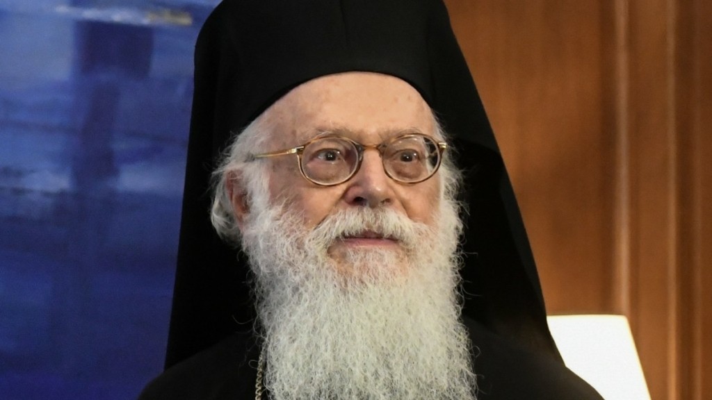Αρχιεπίσκοπος Αλβανίας Αναστάσιος: Υποβλήθηκε σε τραχειοστομία στον “Ευαγγελισμό”