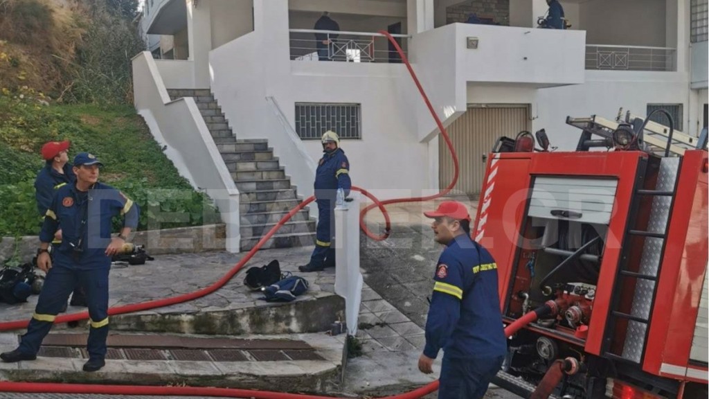 Υπό μερικό έλεγχο η φωτιά σε διαμέρισμα στον Βύρωνα
