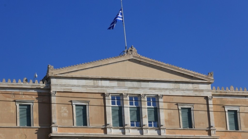 Εθνικό πένθος: Τι σημαίνει και πότε κηρύχθηκε ξανά στην Ελλάδα