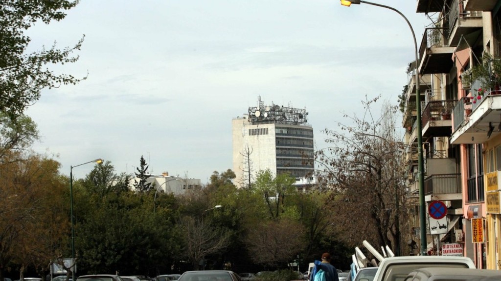 Λήξη συναγερμού στην Ευελπίδων μετά από τηλεφώνημα για βόμβα