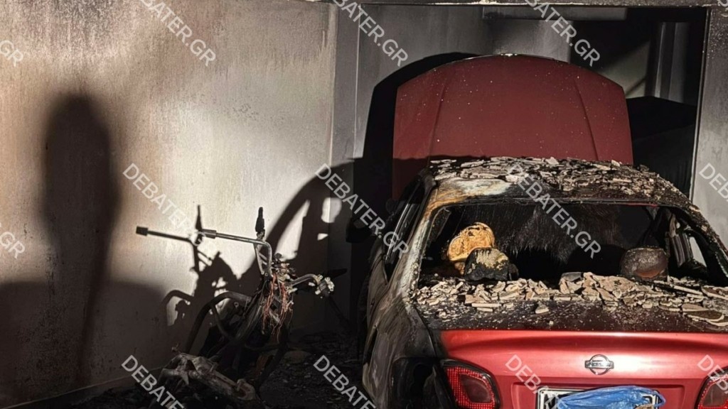 Θεσσαλονίκη: Φωτιά σε ΙΧ και μηχανή σε πυλωτή στην Καλαμαριά