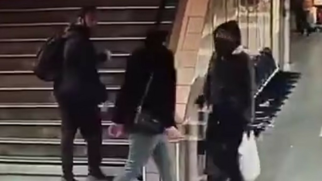 Τρόμος στη Γαλλία: Τον μαχαίρωσε στον λαιμό γιατί έπεσε πάνω του σε σταθμό του μετρό