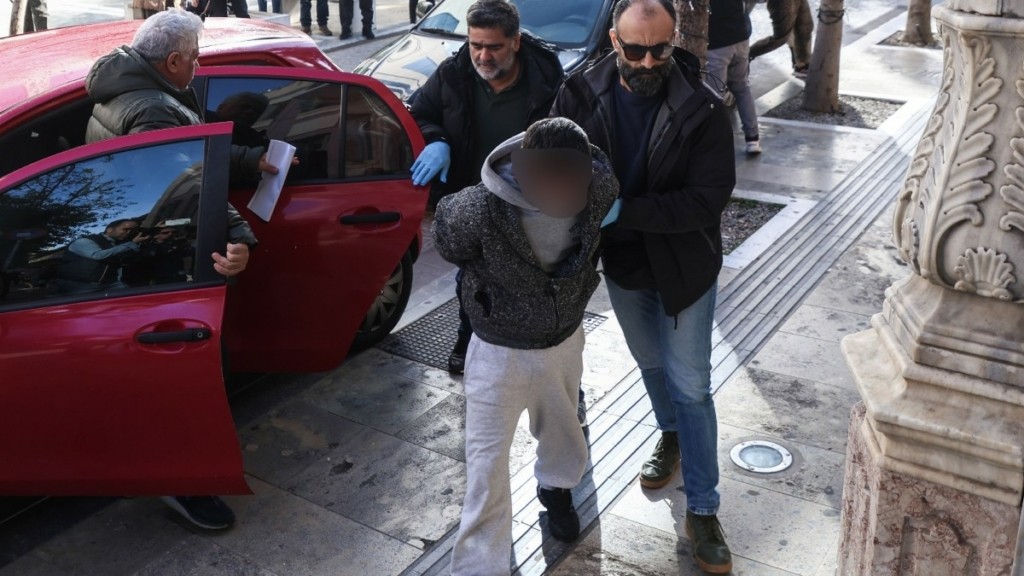 Ηράκλειο: “Δεν μου επιτρέπουν να πάω στο νοσοκομείο να δω το εγγόνι μου” – Τι είπε ο παππούς του 3χρονου στο DEBATER