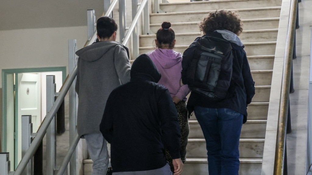 Ηράκλειο: «Η μάνα ήταν έξω από το σπίτι όταν έκανα ΚΑΡΠΑ» – Σοκάρει η 17χρονη που βρήκε ημιθανές το 3χρονο αγοράκι