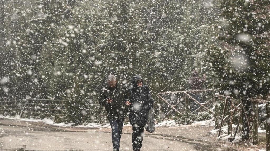 Επέλαση της κακοκαιρίας με χιόνια και ισχυρές βροχές – Σε ποιες περιοχές τα σχολεία θα παραμείνουν κλειστά