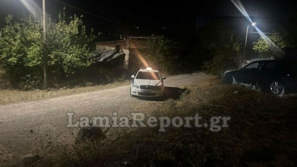 Καμένα Βούρλα: Όχημα εμβόλισε περιπολικό μετά από καταδίωξη – Συνελήφθη ένα από τα τρία άτομα