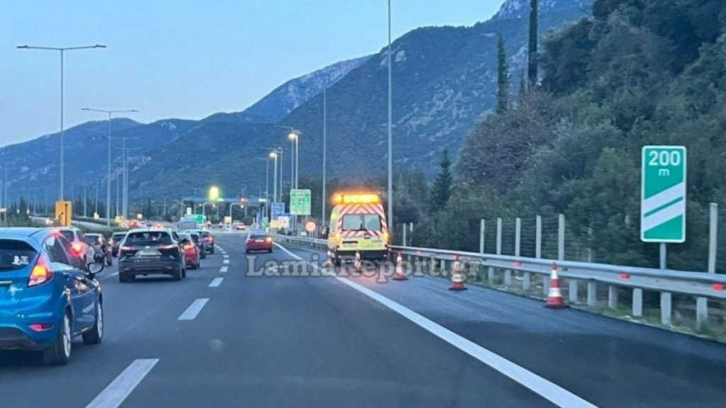 Μποτιλιάρισμα έξω από τη Λαμία λόγω της επιστροφής των εκδρομέων