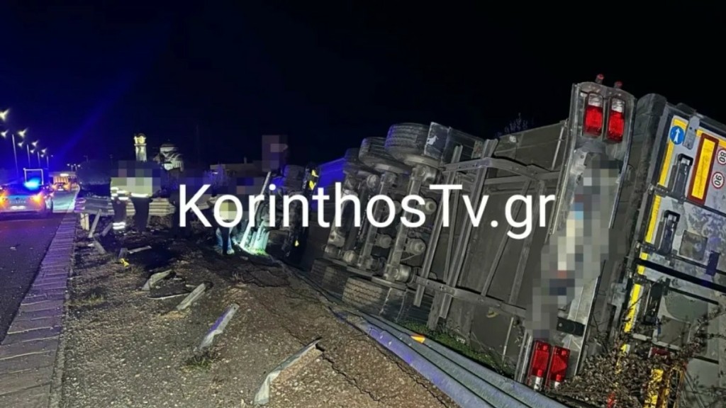 Ανατροπή νταλίκας στην Κορίνθου-Πατρών – Δείτε τις εικόνες