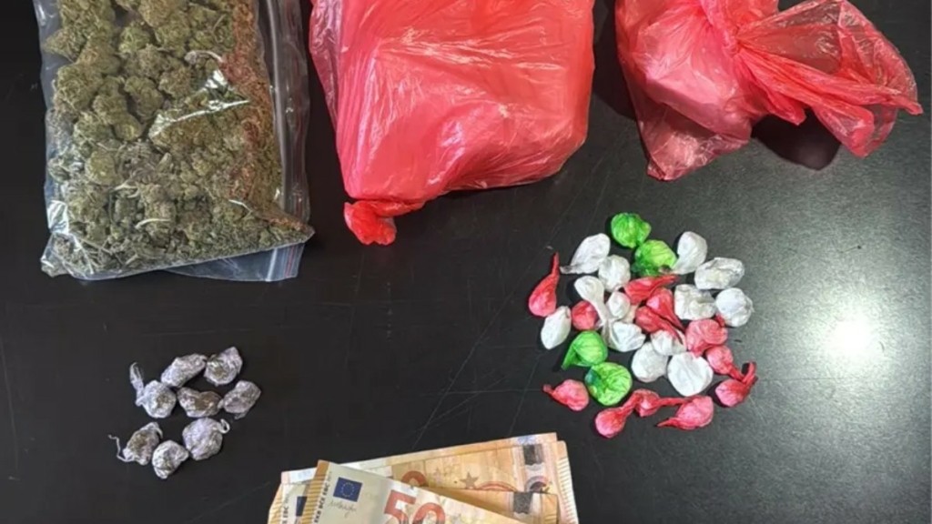 Πατήσια: Χειροπέδες σε 22χρονο για διακίνηση ναρκωτικών – Μετέφερε κοκαΐνη και ηρωίνη σε σακούλα