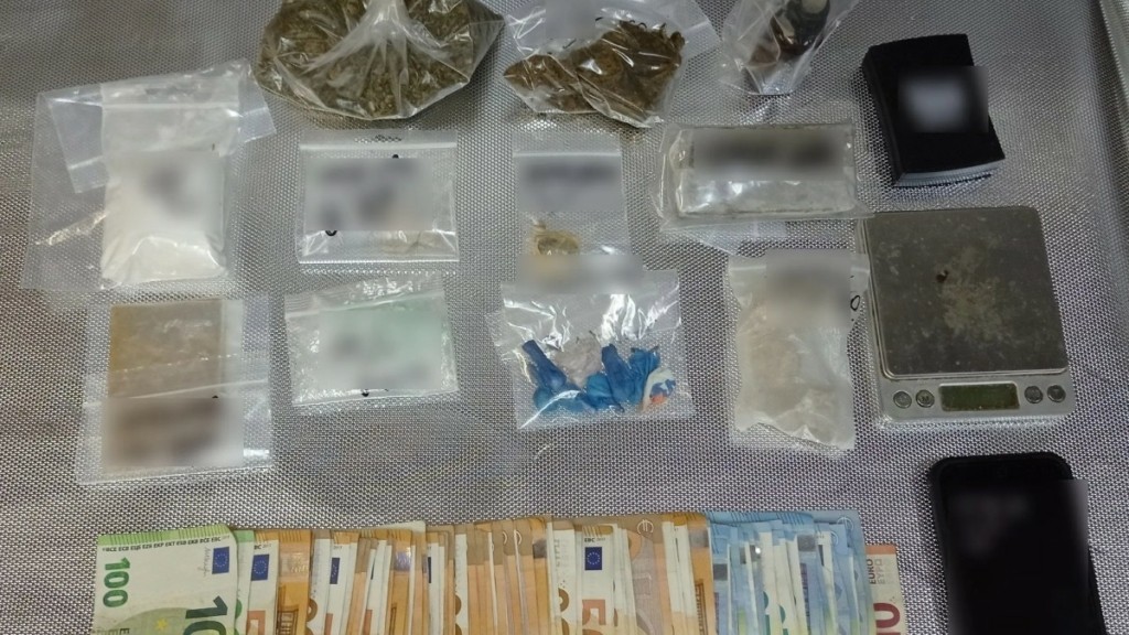 Χειροπέδες σε 33χρονο για κατοχή και διακίνηση ναρκωτικών