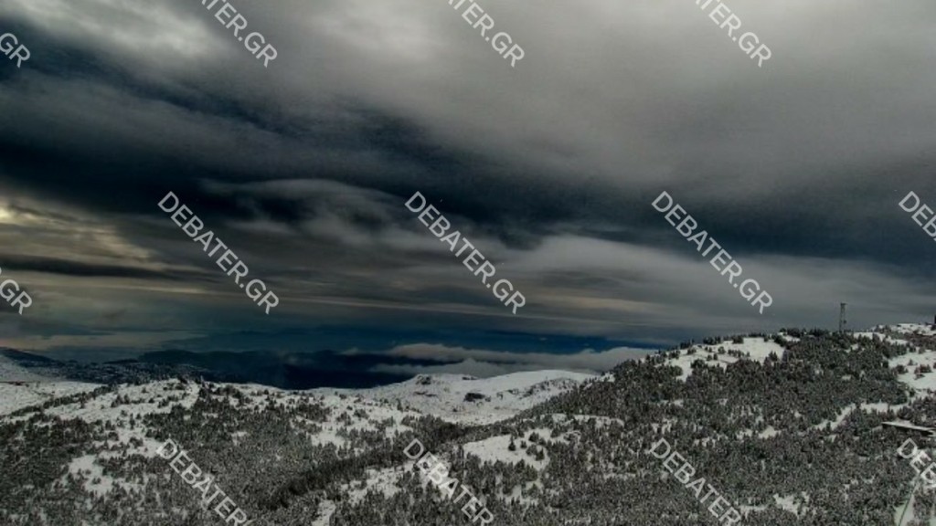 Εντυπωσιακές εικόνες από την χιονισμένη Πάρνηθα