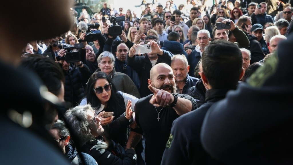 Ηράκλειο: Στη φυλακή δυο άτομα για τα επεισόδια στα δικαστήρια για την υπόθεση του 3χρονου αγοριού