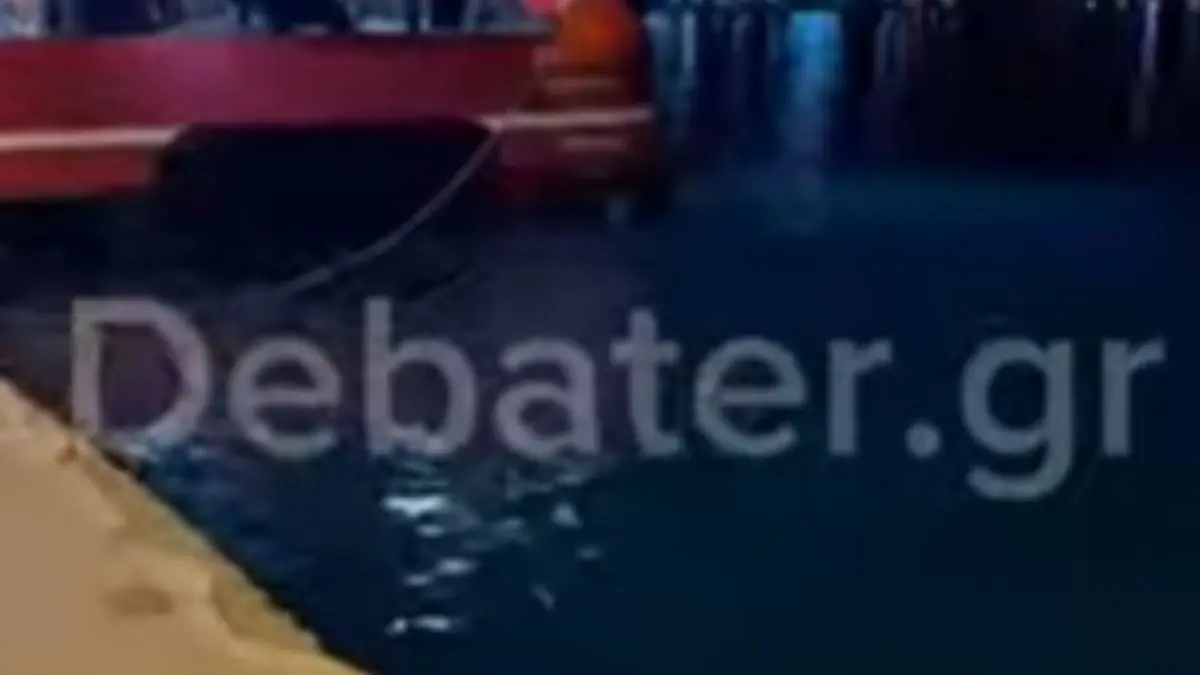 Καταγγελία στο DEBATER: «Γέμισε το λιμάνι με πετρέλαιο, πώς θα βουτήξουν τα παιδιά μας τα Θεοφάνια;» (vid)
