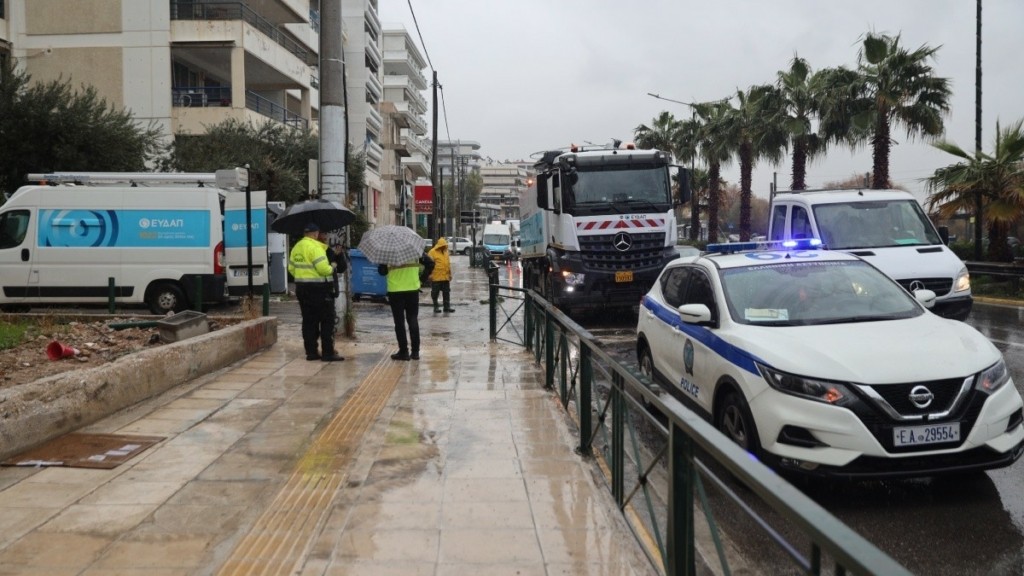 Προβλήματα στην Ποσειδώνος λόγω συσσώρευσης υδάτων (pic+vid)