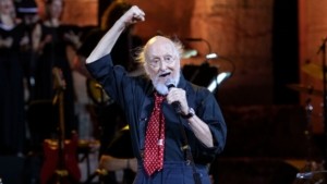 Διονύσης Σαββόπουλος: Σταθερή βελτίωση της υγείας του