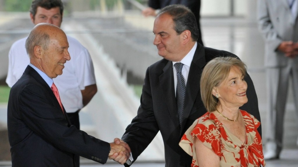 Καραμανλής για Σημίτη: “Επηρέασε σημαντικά την πορεία και την πολιτική ζωή του τόπου”