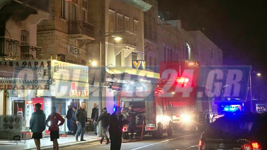 Φωτιά σε σπίτι στο λιμάνι της Σύρου