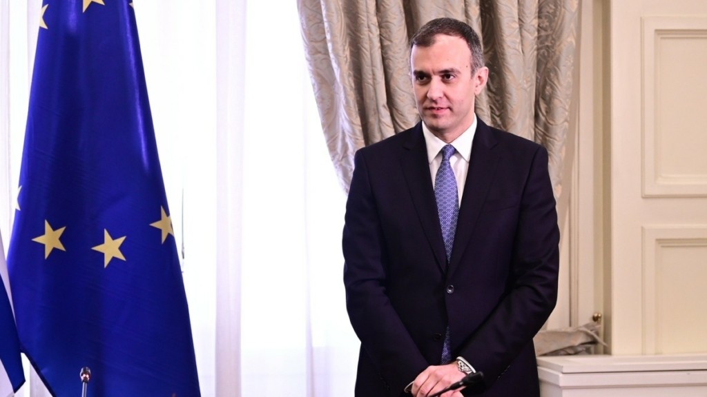 Χατζηβασιλείου: “Δεν υπάρχουν σκέψεις για αποστολή στρατευμάτων στην Ουκρανία”