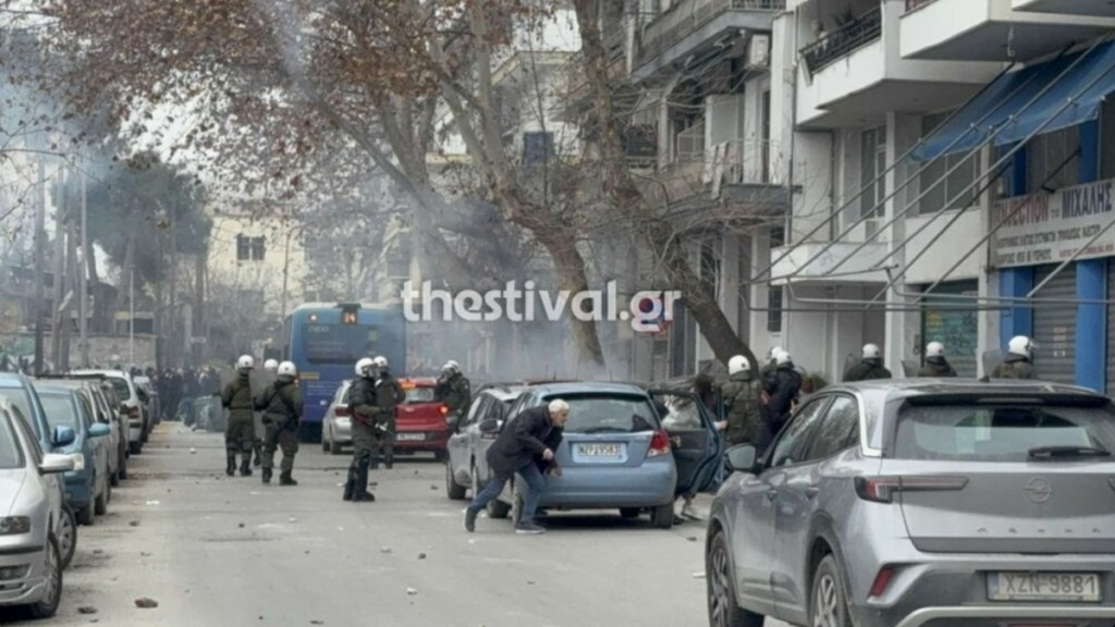 Θεσσαλονίκη: Ελεύθεροι αφέθηκαν και οι 23 που προσήχθησαν μετά την ολοκλήρωση της πορείας για τα Τέμπη