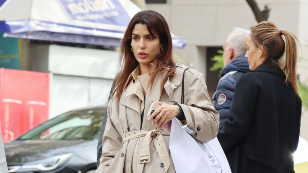 Τόνια Σωτηροπούλου: Χαλαρή βόλτα στο κέντρο της Αθήνας – Το look που επέλεξε για να κάνει τα ψώνια της