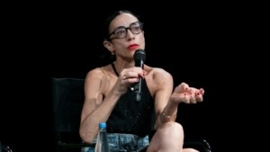 Ελεύθερη η Έλενα Τοπαλίδου – Αναβλήθηκε για την Δευτέρα 8 Ιουνίου η δίκη της στο Αυτόφωρο