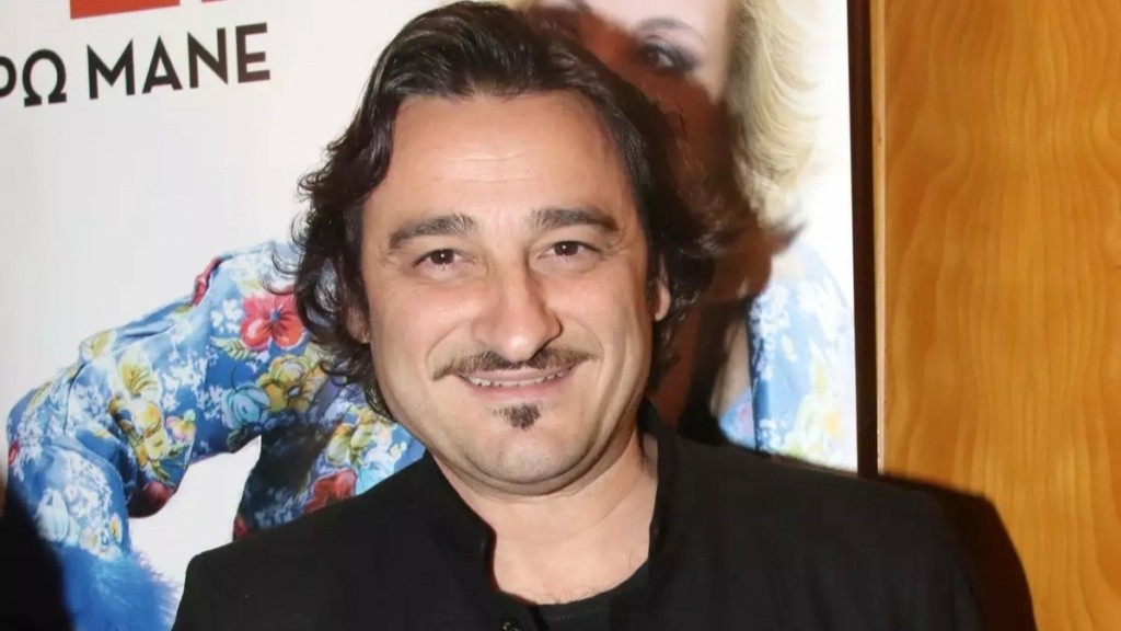 Βασίλης Χαραλαμπόπουλος: «Λύγισε» μιλώντας για τη μητέρα του – “Κοντέψαμε να τη χάσουμε”